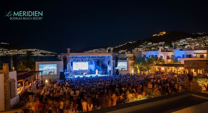 Bodrum Le Meridien konser sahnesi