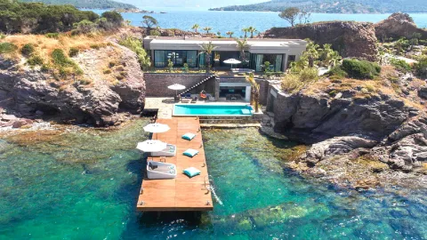 SECLUDED BAY PRESIDENTIAL VILLA